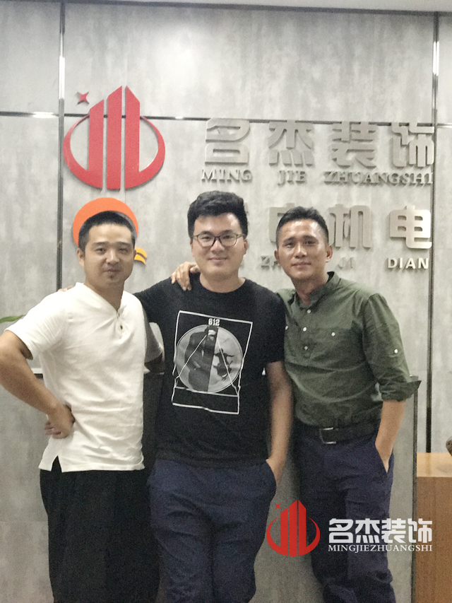 辦公室香草视频APP成人.jpg 辦公室香草视频APP成人.jpg