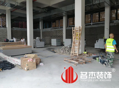 巡工地日記，顏朵化妝品科技辦公室香草视频APP成人項目緊張進行中